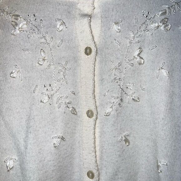 Carolyn Taylor Embroidered Button-Down Sweater – Size Medium - Picture 2 of 5